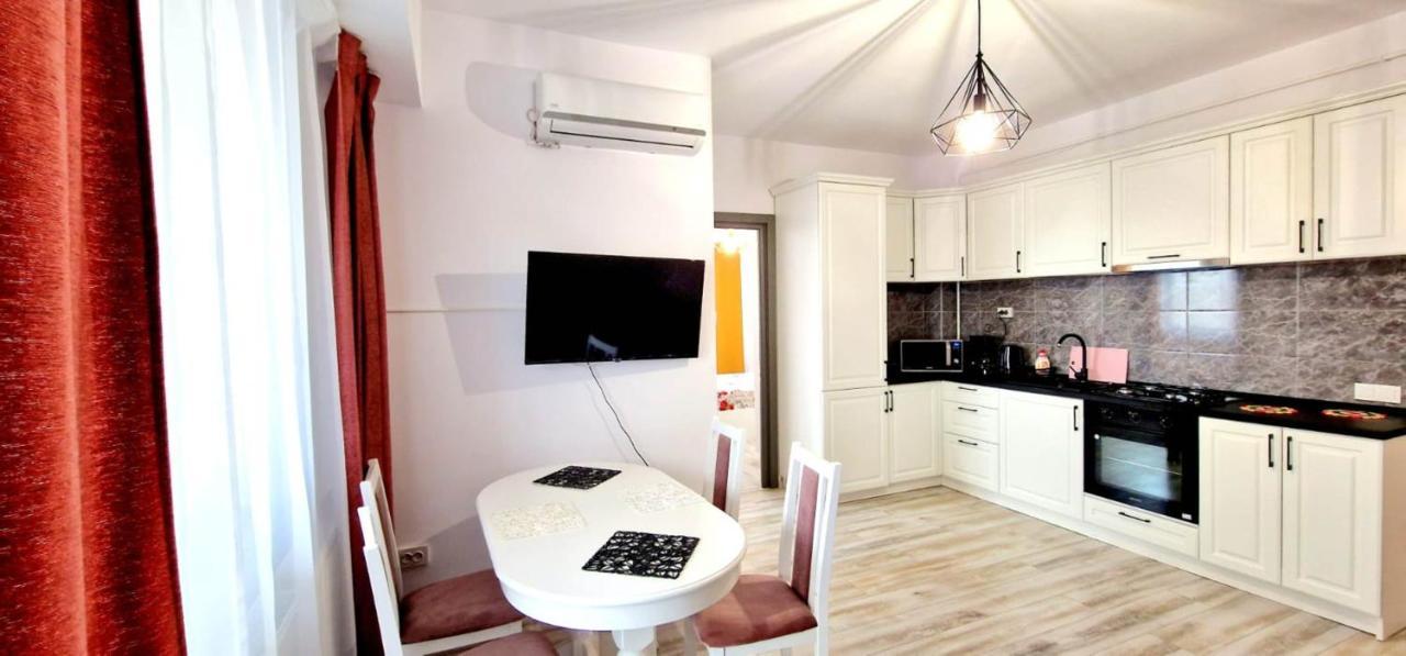 Evelyn Modern Apartment Near Palas Iasi Exteriér fotografie